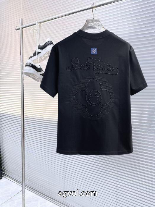コピー ブランド 販売高級感UP 流行の最前線 高級感のあるデザインLOUIS VUITTON半袖Tシャツ_0_2