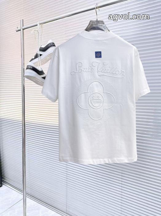 コピー ブランド 販売高級感UP 流行の最前線 高級感のあるデザインLOUIS VUITTON半袖Tシャツ_0_3