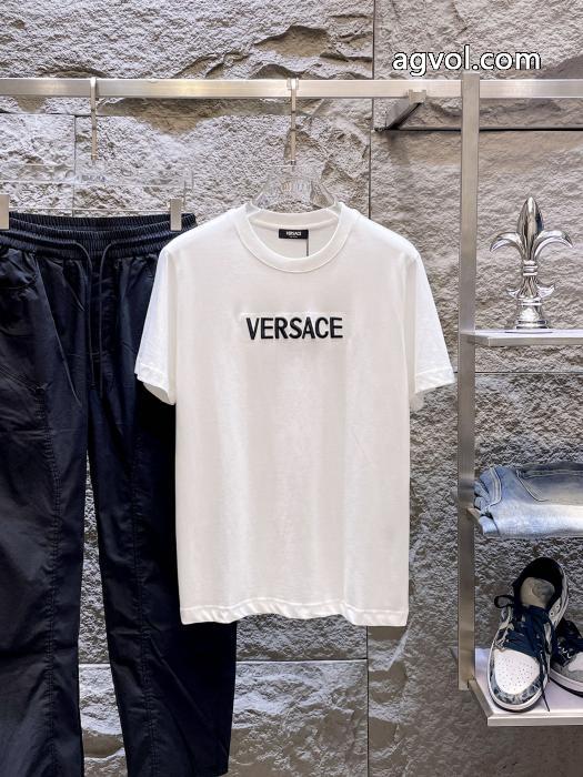 半袖Tシャツブランド 偽物 通販VERSACE上品カジュアルな雰囲気に 快適な着心地 売り切れちゃう_0_0