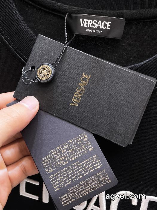 半袖Tシャツブランド 偽物 通販VERSACE上品カジュアルな雰囲気に 快適な着心地 売り切れちゃう_0_2