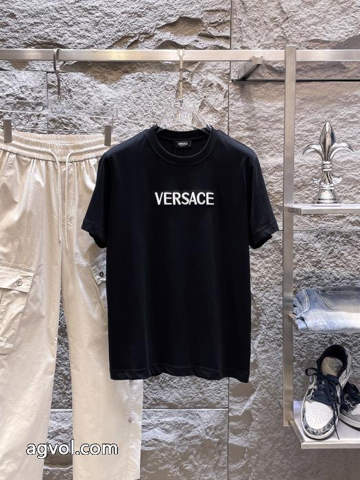 半袖Tシャツブランド 偽物 通販VERSACE上品カジュアルな雰囲気に 快適な着心地 売り切れちゃう_0_3