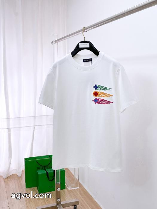LOUIS VUITTONお得セール 大人の品漂う 売れ筋！激安 通販 専門半袖Tシャツ_0_1