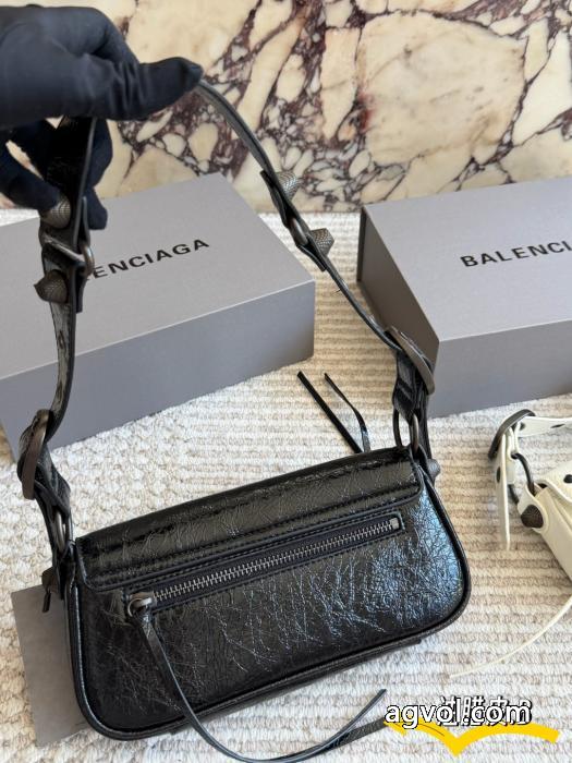 バッグブランド コピー  スタイリッシュな印象 話題沸騰中 入荷予定balenciaga_0_4