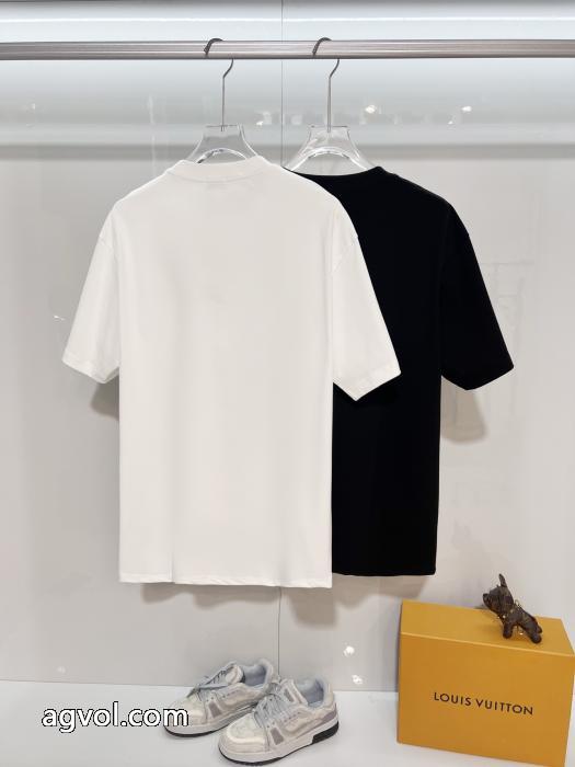 BURBERRYスーパー コピー品質感 落ち着いた感覚 2026新着話題作半袖Tシャツ_0_0