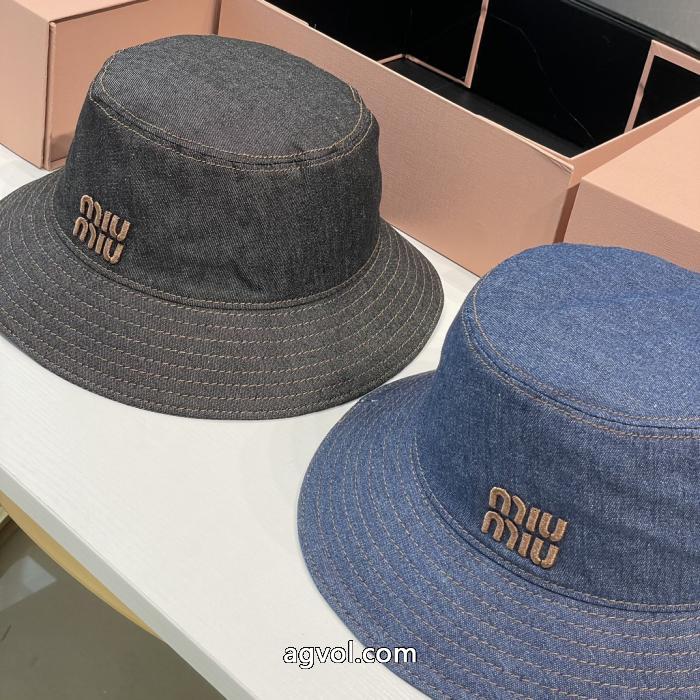激安 通販 ブランド【日本未上陸】 新しいスタイル 滑らかなレザーMIUMIU帽子.._0_1