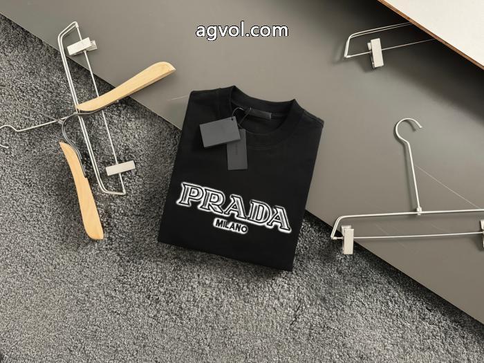 スーパーコピー2026一番人気 今季買い逃した人必見! 芸能人愛用PRADA半袖Tシャツ_0_1