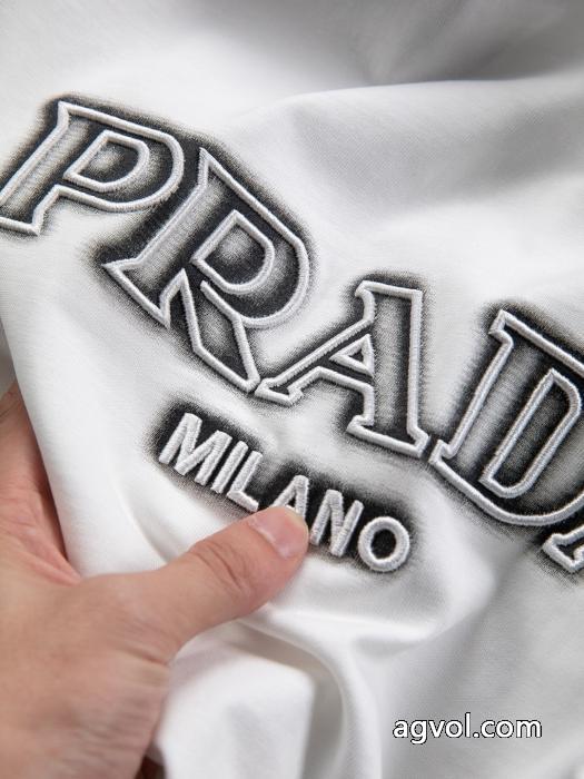 スーパーコピー2026一番人気 今季買い逃した人必見! 芸能人愛用PRADA半袖Tシャツ_0_3