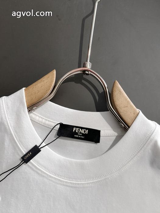 FENDI一番素敵 定番人気　薄手柔らか 全国無料品質保証Tシャツブランド 品 コピー._0_2
