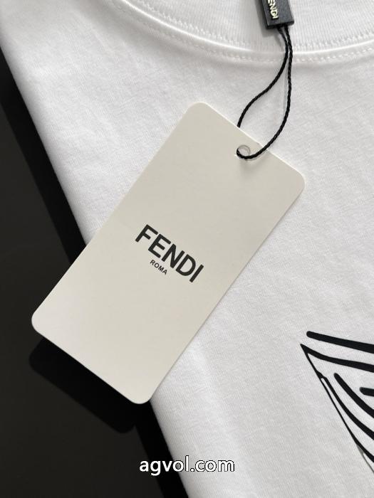 FENDI一番素敵 定番人気　薄手柔らか 全国無料品質保証Tシャツブランド 品 コピー._0_4