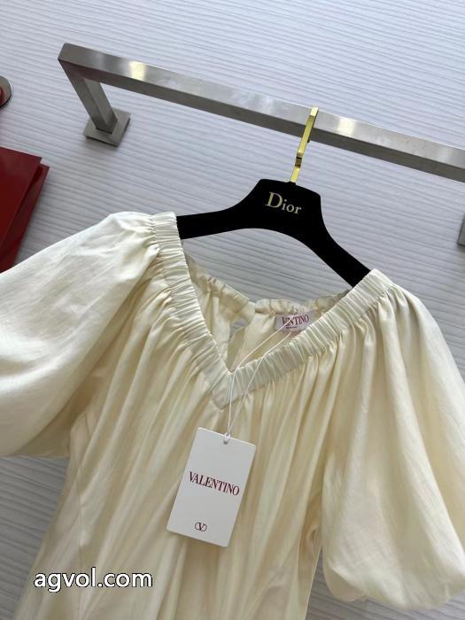 VALENTINOワンピースブランド コピー 安心2026年度 大人の雰囲気たっぷり 引き続き注目のスタイル._0_2