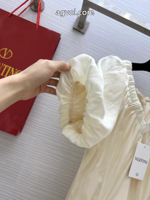 VALENTINOワンピースブランド コピー 安心2026年度 大人の雰囲気たっぷり 引き続き注目のスタイル._0_3