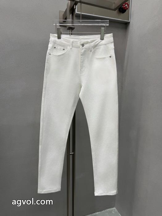 ブランド コピー 安心ARMANI大人の定番 こなれ感を引き立たせ 特別感のある&nbsp;ジーンズ._0_1