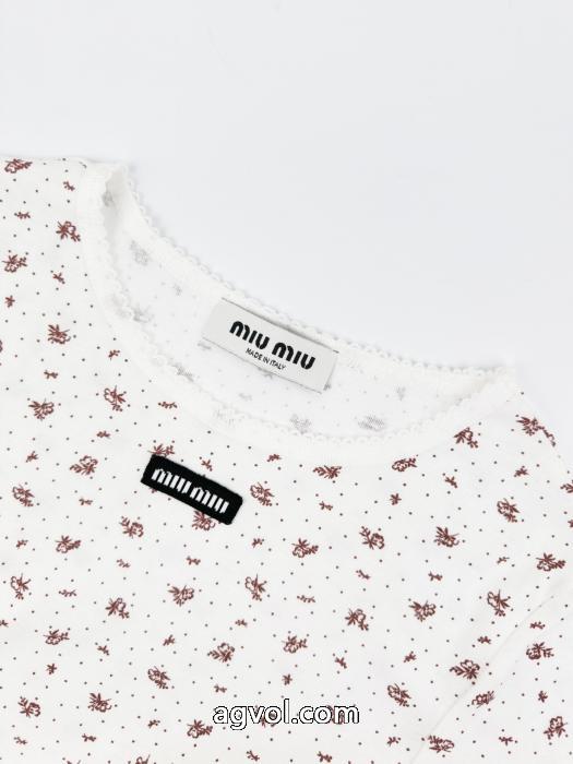 MIUMIUスーパー コピー 安心最高級品質の 2026年最旬トレンド 注目度UP！半袖Tシャツ_0_2