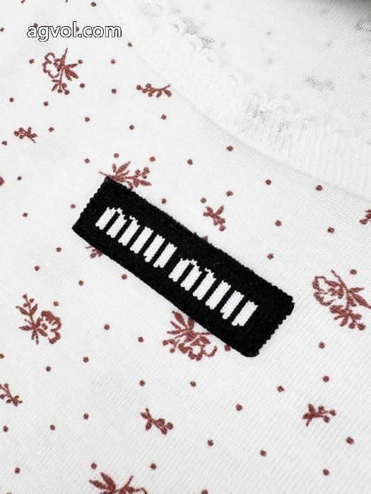 MIUMIUスーパー コピー 安心最高級品質の 2026年最旬トレンド 注目度UP！半袖Tシャツ_0_3