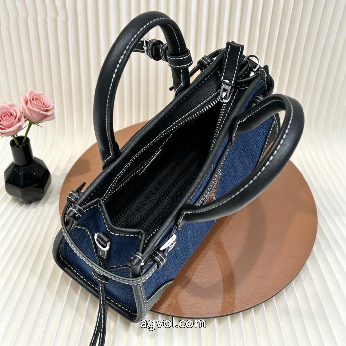 バッグブランド レプリカPRADAいつの時代もやっぱり カッコカワイイ オシャレだけど疲れない._0_4