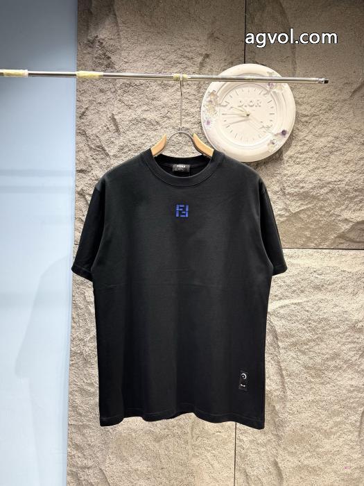 日本未入荷 高級感漂う 高品質な新品半袖Tシャツスーパー コピー 販売FENDI_0_1
