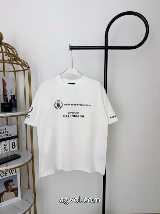 2026新作登場 再入荷が嬉しい2026 人気モデル愛用balenciaga半袖Tシャツ偽 ブランド_0_4