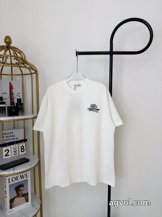 ブラッシュアップして華やかに 高級素材を採用 国内在庫有半袖Tシャツ偽物 ブランドbalenciaga_0_3