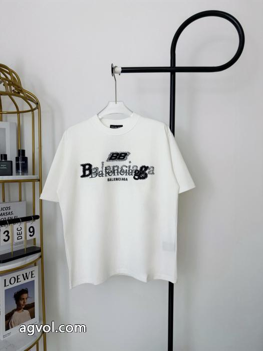 ブランド コピー海外流行 新作愛用セレブ多数 極美品半袖Tシャツbalenciaga_0_2