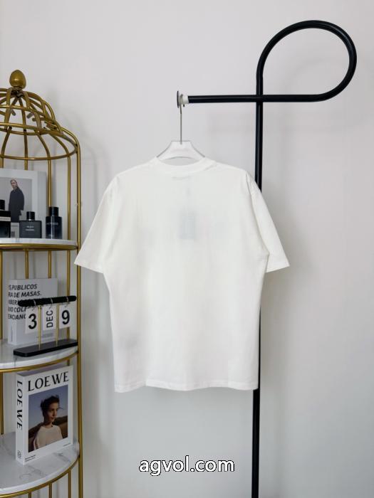 ブランド コピー海外流行 新作愛用セレブ多数 極美品半袖Tシャツbalenciaga_0_3