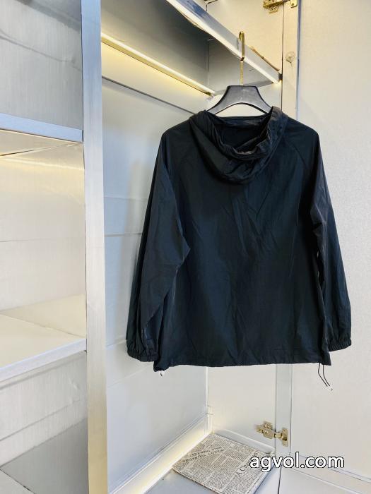入手困難 きれいめコーデに変身 毎シーズンに活躍する偽物 ブランド 販売コートARMANI.._0_5
