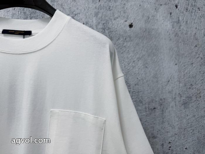 Tシャツルイ ヴィトンブランド 偽物 激安大人っぽいデザイン ムダな装飾を排したデザイン トレンド感溢れる._0_2