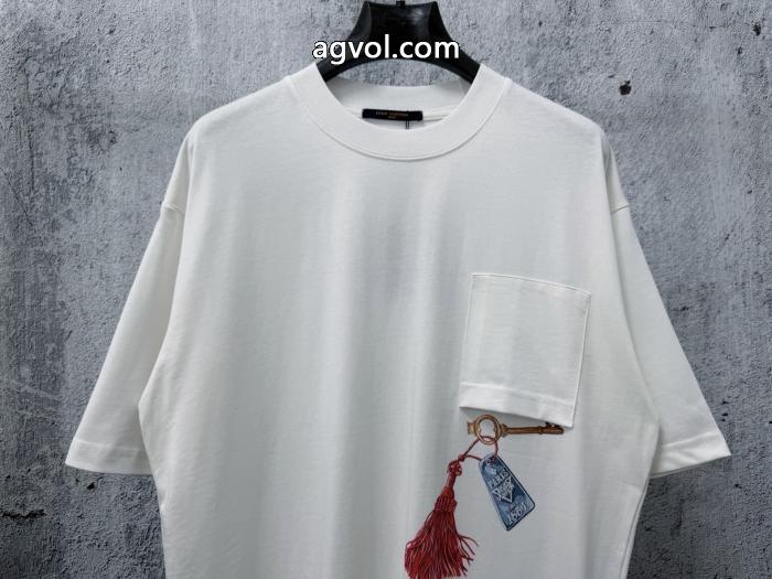 Tシャツルイ ヴィトンブランド 偽物 激安大人っぽいデザイン ムダな装飾を排したデザイン トレンド感溢れる._0_4