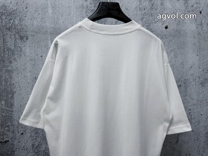 Tシャツルイ ヴィトンブランド 偽物 激安大人っぽいデザイン ムダな装飾を排したデザイン トレンド感溢れる._0_5