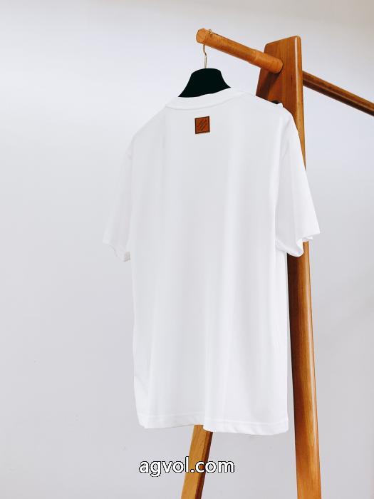 LOUIS VUITTON半袖Tシャツスタイリッシュ 大人っぽい印象が素敵 実用性は勿論ブランド コピー 通販_0_0