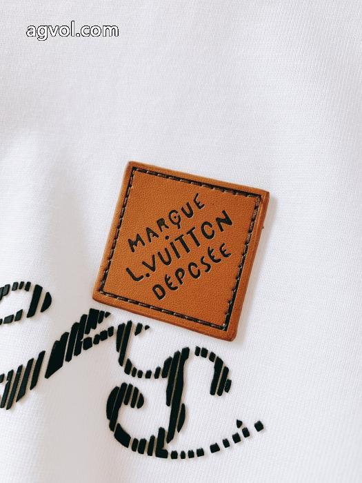 ルイ ヴィトン人気急上昇中 2026 今季超人気新作登場コピー 商品 販売半袖Tシャツ_0_1