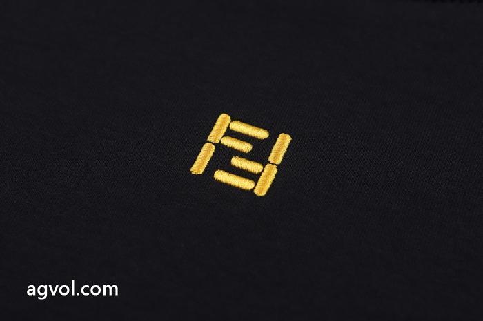 FENDI今季トレンドをうまく取り 超人気美品セール中 定番モデルTシャツ偽物 ブランド._0_4
