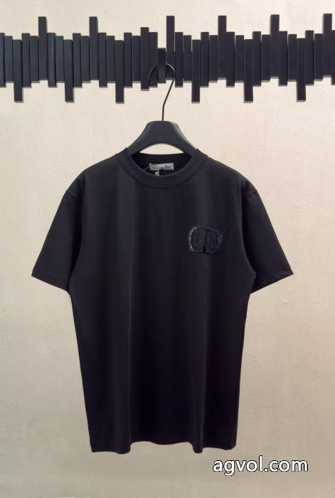通販 ブランド涼しげな印象の 夏が待ちきれないブランド新作 極上の着心地DIOR半袖Tシャツ_0_3