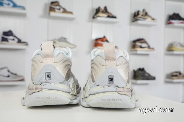 ブランド 品 激安 通販セールで嬉しい入荷 着こなし自在 日本で先行販売スニーカーbalenciaga._0_1