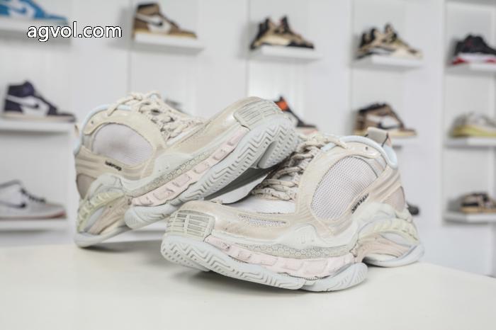 ブランド 品 激安 通販セールで嬉しい入荷 着こなし自在 日本で先行販売スニーカーbalenciaga._0_3