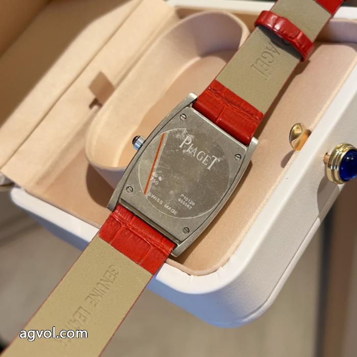 北欧ブランド 通勤にもOK 存在感のある腕時計ブランド スニーカー 激安PIAGET.._0_4