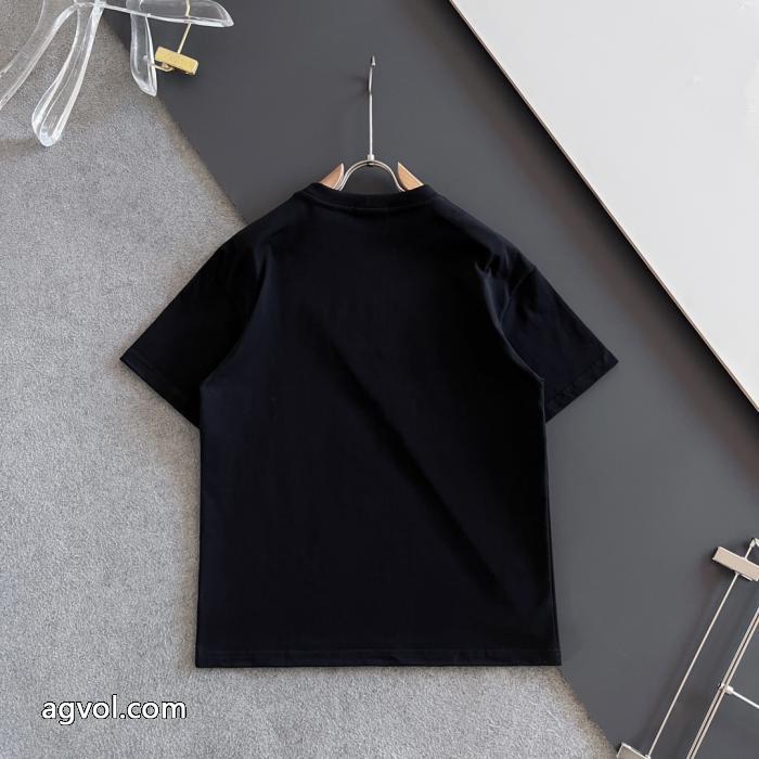 激安 ブランド 通販Tシャツ関税込&追跡案内付 個性的なモデル 都会的な印象ARMANI._0_5