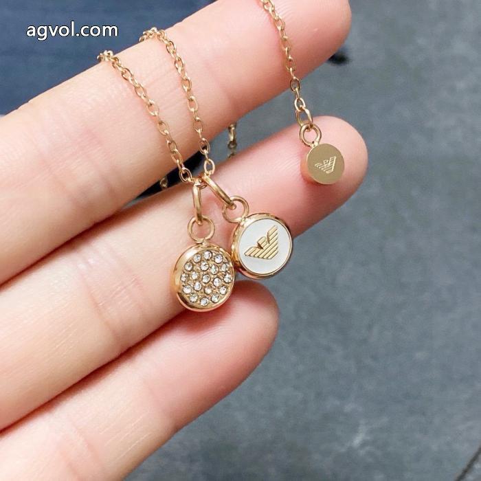 ブランド 品 コピーARMANIリッチな印象に 今すぐオシャレになれる！ オシャレだけど疲れないアクセサリー._0_0
