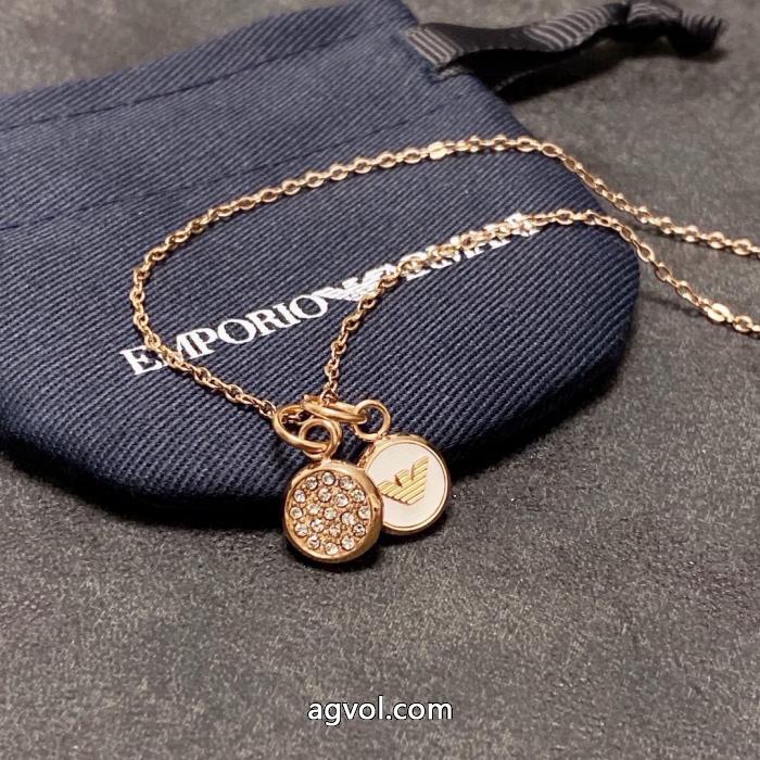 ブランド 品 コピーARMANIリッチな印象に 今すぐオシャレになれる！ オシャレだけど疲れないアクセサリー._0_3