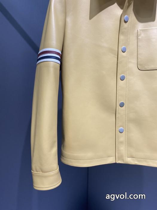 大人気アイテムが勢ぞろい 大人の色味  新作限定　人気沸騰中TOM FORD偽 ブランド 販売コート.._0_2