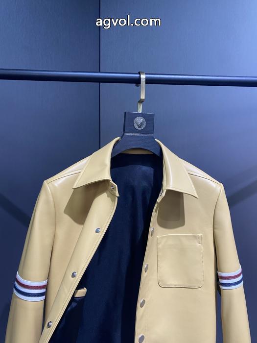 大人気アイテムが勢ぞろい 大人の色味  新作限定　人気沸騰中TOM FORD偽 ブランド 販売コート.._0_5