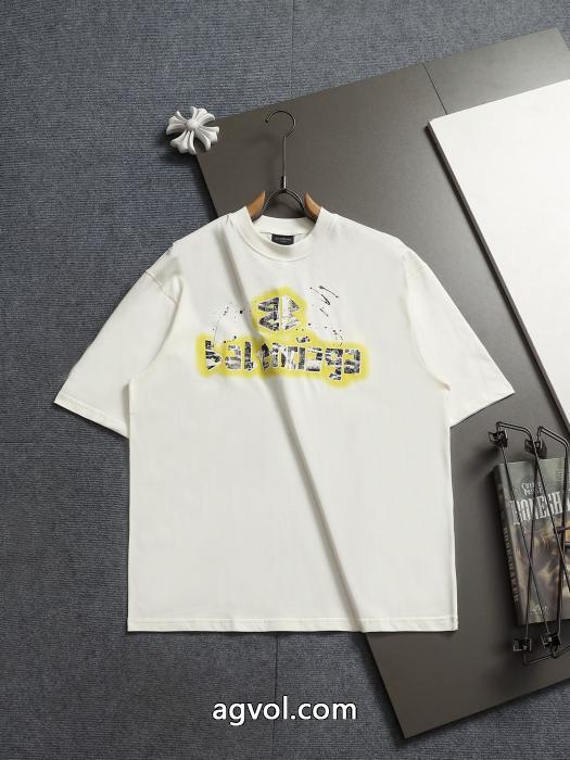 リラックススタイルが実現 着回し力が抜群 目を惹くアイテムTシャツバレンシアガコピー 商品 通販._0_0