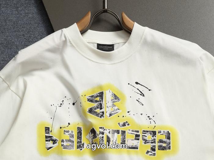 リラックススタイルが実現 着回し力が抜群 目を惹くアイテムTシャツバレンシアガコピー 商品 通販._0_1