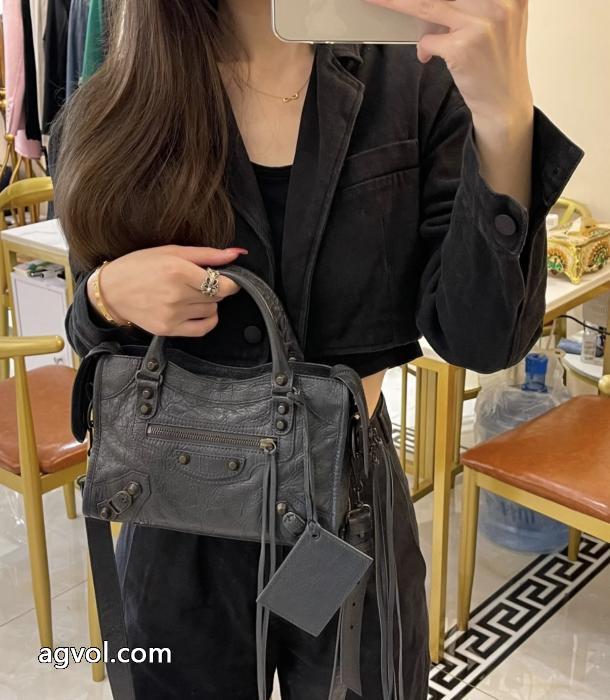 累計販売数5万枚突破 定番カラー ラグジュアリーな雰囲気バッグブランド 激安 balenciaga._0_2