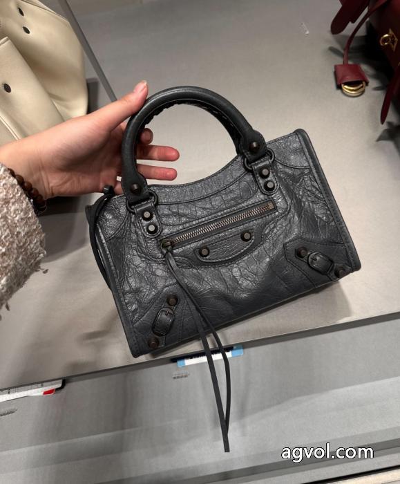 累計販売数5万枚突破 定番カラー ラグジュアリーな雰囲気バッグブランド 激安 balenciaga._0_3