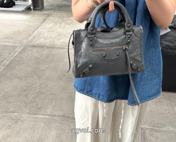 累計販売数5万枚突破 定番カラー ラグジュアリーな雰囲気バッグブランド 激安 balenciaga._0_5