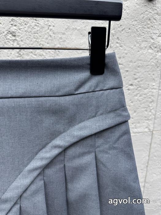 スカートTHOM BROWNE2026コーデにこなれたアクセントをプラス! 着心地のいい コーデの主役コピー 商品 販売._0_4