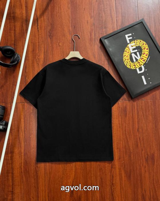 FENDI大胆に 都会的感 全国無料正規品半袖Tシャツブランド コピー 安心_0_1