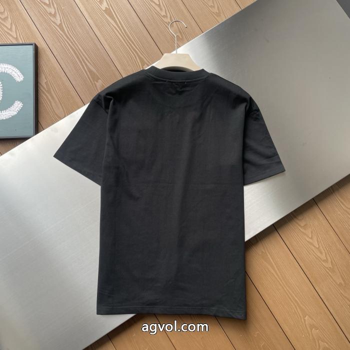 今季話題の一級品 お洒落な印象に 今年らしい着こなし偽 ブランドフェンディ半袖Tシャツ_0_0