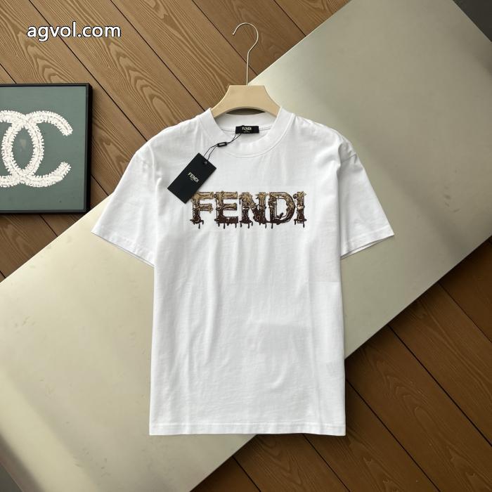 今季話題の一級品 お洒落な印象に 今年らしい着こなし偽 ブランドフェンディ半袖Tシャツ_0_1