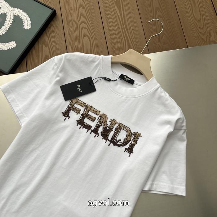 今季話題の一級品 お洒落な印象に 今年らしい着こなし偽 ブランドフェンディ半袖Tシャツ_0_3